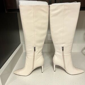 Nine West White Knee-high Faux leather heeled boots. Size 8